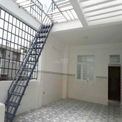 Cho thuê nhà nguyên căn P8 nhà đang sơn sửa mới