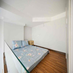 Cho thuê căn hộ duplex cửa sổ ban công , rộng thoáng ngay trung tâm q4