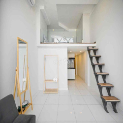 Cho thuê căn hộ duplex cửa sổ ban công , rộng thoáng ngay trung tâm q4