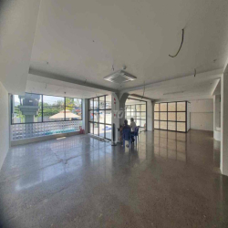 Cho Thuê Tầng Trệt của Nguyên Toà nhà 168M2 + Sân 50m5