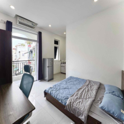 Căn hộ cao cấp BAN CÔNG lớn full nội thất ngay Cách Mạng Tháng 8 TB