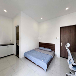 Căn hộ cao cấp BAN CÔNG lớn full nội thất ngay Cách Mạng Tháng 8 TB