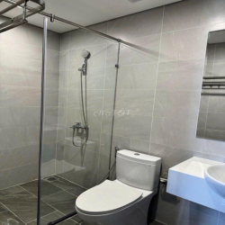 Cho thuê căn hộ 2PN2WC Vinhomes Grand Park bếp rèm view sông giá tốt