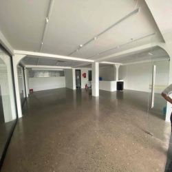 Cho Thuê Tầng Trệt của Nguyên Toà nhà 168M2 + Sân 50m5