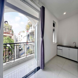 Căn hộ cao cấp BAN CÔNG lớn full nội thất ngay Cách Mạng Tháng 8 TB