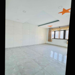 Cho Thuê Biệt Thự Sát Cầu Sắt Gò Vấp DT 10x50m 1Trệt 1Lầu 5Pn 3Wc