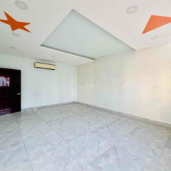 Cho Thuê Biệt Thự Sát Cầu Sắt Gò Vấp DT 10x50m 1Trệt 1Lầu 5Pn 3Wc