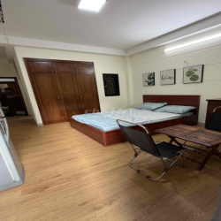 Cho thuê CHDV full nội thất mặt tiền Hoa Sữa Phú Nhuận.