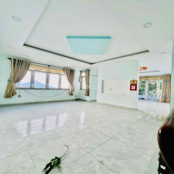 Cho Thuê Biệt Thự Sát Cầu Sắt Gò Vấp DT 10x50m 1Trệt 1Lầu 5Pn 3Wc