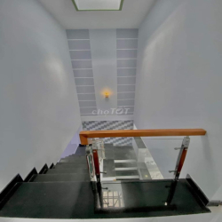 Cho thuê nhà MT 305A Nguyễn Trọng Tuyển P.10 Q. Phú Nhuận.