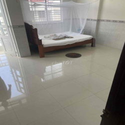 Nhà mới 3 phòng hẻm ô tô Trần Quang Diệu