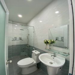 Cho thuê nhà MT 305A Nguyễn Trọng Tuyển P.10 Q. Phú Nhuận.