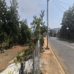 cho thuê 900m2  đất mặt tiền 20m đường  Y Wang gần  cổng chào  Eakao