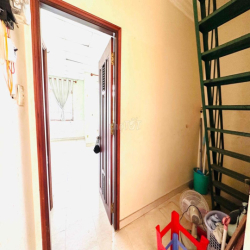 phòng 42m2 có ban công và toilet riêng , gần đại học công nghệ sài gon