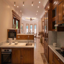 Cho thuê Biệt thự trung tâm Quận 2, DTSD: 1100m2, 7PN, có hồ bơi