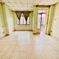phòng 42m2 có ban công và toilet riêng , gần đại học công nghệ sài gon