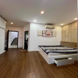 Cho Thuê Nhà Mới DT 180m2 1Trệt 3Lầu 4Pn 3Wc Sẳn Nội Thất Ngay Cầu Đồg