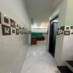 Hot! Cho thuê Nhà Nguyên Căn 2 Tầng Giá 14 triệu  Nguyễn Hữu Cảnh