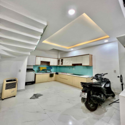 Cho Thuê Nhà Mới DT 180m2 1Trệt 3Lầu 4Pn 3Wc Sẳn Nội Thất Ngay Cầu Đồg