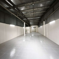Kho xưởng mới Quốc lộ 13 250m2 giá 18tr.