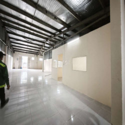 Kho xưởng mới Quốc lộ 13 250m2 giá 18tr.
