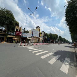 NHÀ NGUYÊN CĂN LÊ TRỌNG TẤN , 4M X 30M 1 TRỆT 2 LẦU VỊ TRÍ NGAY ĐÈN ĐỎ