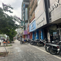 Cho thuê cửa hàng tâng 1 mặt phố Xã Đàn.