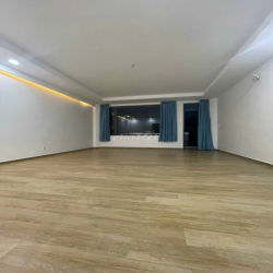 CHO THUÊ Nhà mới đẹp, đường Đặng Thùy Trâm rộng 12m, 3 Tầng, gần ĐHVL