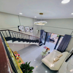 nhà gần mặt tiền đường số 9 Linh Xuân oto đỗ cửa full nội thất