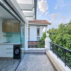 Căn Hộ Tách Bếp Ban Công Sân Vườn Ngay Đường Him Lam Quận 7