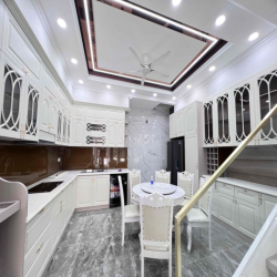 GIÁ SỐC! MẶT TIỀN HAI BÀ TRƯNG DĨ AN 92M2- 5 TẦNG THANG MÁY - - CHỈ