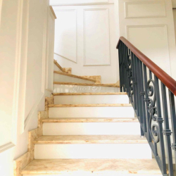 Nhà sạch sẽ 2 mặt tiền thoáng 2 lầu 4pn gần Q.2