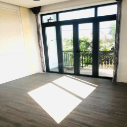 Nhà sạch sẽ 2 mặt tiền thoáng 2 lầu 4pn gần Q.2