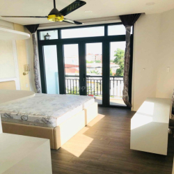 Nhà sạch sẽ 2 mặt tiền thoáng 2 lầu 4pn gần Q.2