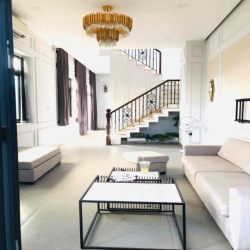 Nhà sạch sẽ 2 mặt tiền thoáng 2 lầu 4pn gần Q.2