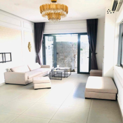 Nhà sạch sẽ 2 mặt tiền thoáng 2 lầu 4pn gần Q.2