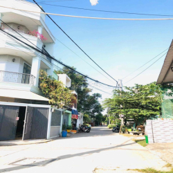 Nhà sạch sẽ 2 mặt tiền thoáng 2 lầu 4pn gần Q.2