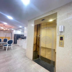 Cho thuê biệt thự 4 lầu 5pn có thang máy ngay gần Quảng Trường Tỉnh