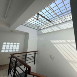 Cho thuê nhà nguyên căn mặt tiền Võ Văn Tần, P. Bàn Cờ