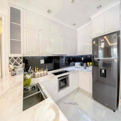 Cho thuê căn hộ Sunrise CityView Q7 lh :
