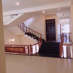 Cho thuê nhà Nguyên Căn 2,5 tầng 5PN MT đường Mai Hắc Đế Ngay Cầu Rồng