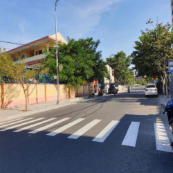 Cho thuê nhà Nguyên Căn 2,5 tầng 5PN MT đường Mai Hắc Đế Ngay Cầu Rồng