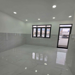 nhà mới xây xong 5 x 15 có 4pn 5wc sân thượng