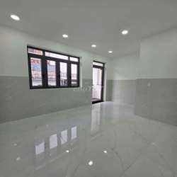 nhà mới xây xong 5 x 15 có 4pn 5wc sân thượng
