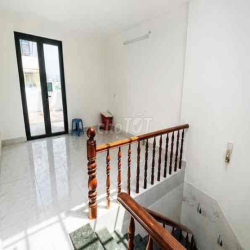 NHÀ MẶT TIỀN CHO THUÊ 4 TẦNG GẦN CHỢ HIỆP BÌNH