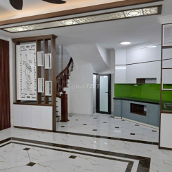 Nhà 5 tầng, 3 ngủ, 4 vệ sinh, đủ nội thất, nhà mới, an ninh tốt