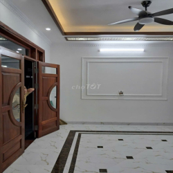 Nhà 5 tầng, 3 ngủ, 4 vệ sinh, đủ nội thất, nhà mới, an ninh tốt