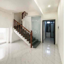 NHÀ MẶT TIỀN CHO THUÊ 4 TẦNG GẦN CHỢ HIỆP BÌNH