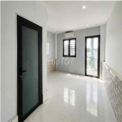 NHÀ MẶT TIỀN CHO THUÊ 4 TẦNG GẦN CHỢ HIỆP BÌNH