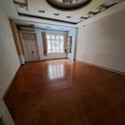 Nhà ngõ 9 phố Trần Quốc Hoàn, Dt 55m2 x 5 tầng khu phân lô ngõ để ô tô